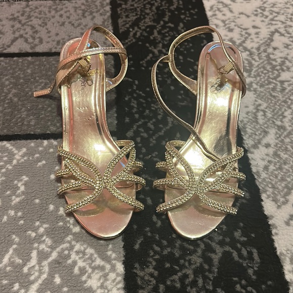 SILVER SLIPPER HEELS - Picture 1 of 6
